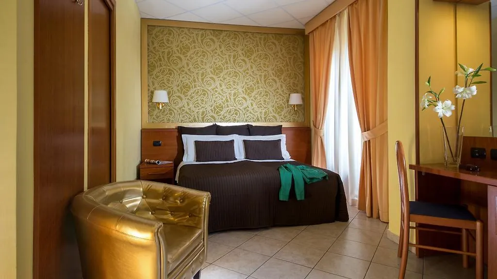 Bed and Breakfast Ad Hoc Domus Colosseo Рим Италия