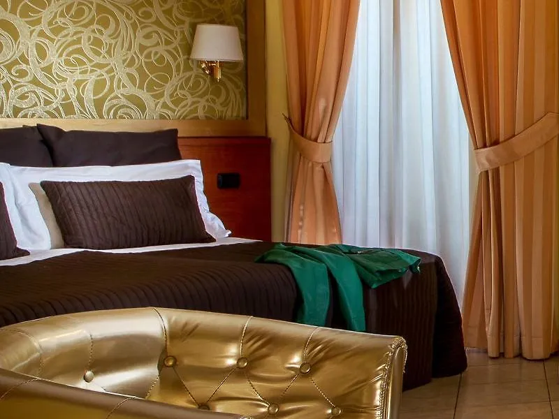 Bed and Breakfast Ad Hoc Domus Colosseo Рим Италия