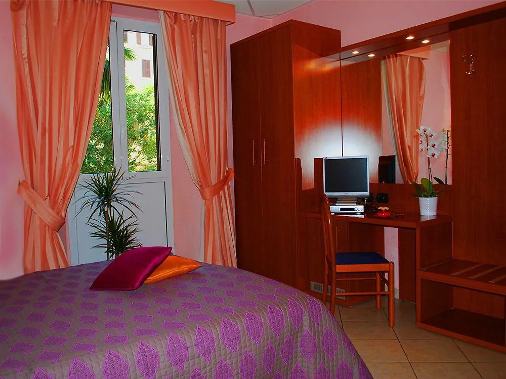 Bed and Breakfast Ad Hoc Domus Colosseo Рим