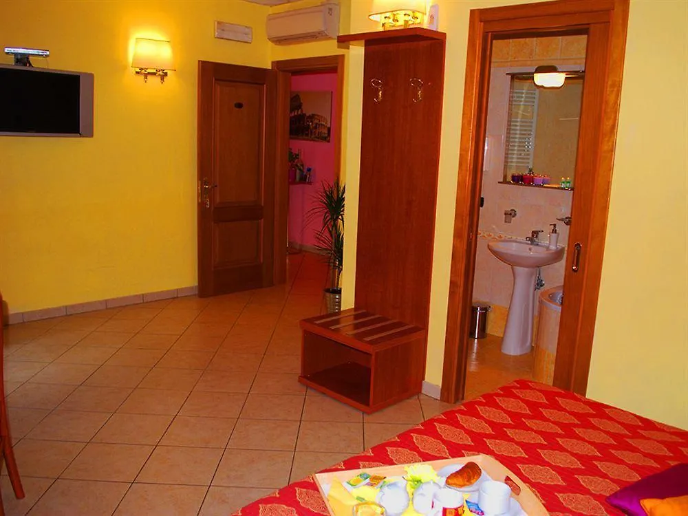 In Roma Vale&Hillary Colosseo B&B Bed & Breakfast
