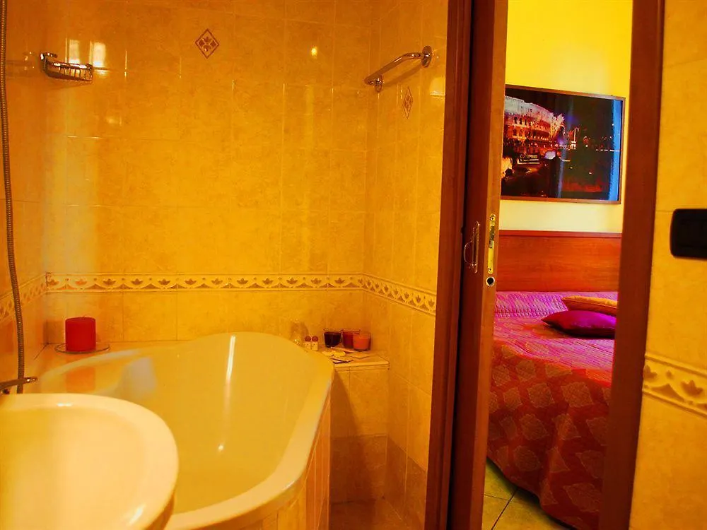 Bed & Breakfast In Roma Vale&Hillary Colosseo B&B